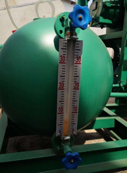 常壓儲(chǔ)罐玻璃管液位計(jì)現(xiàn)場安裝使用圖